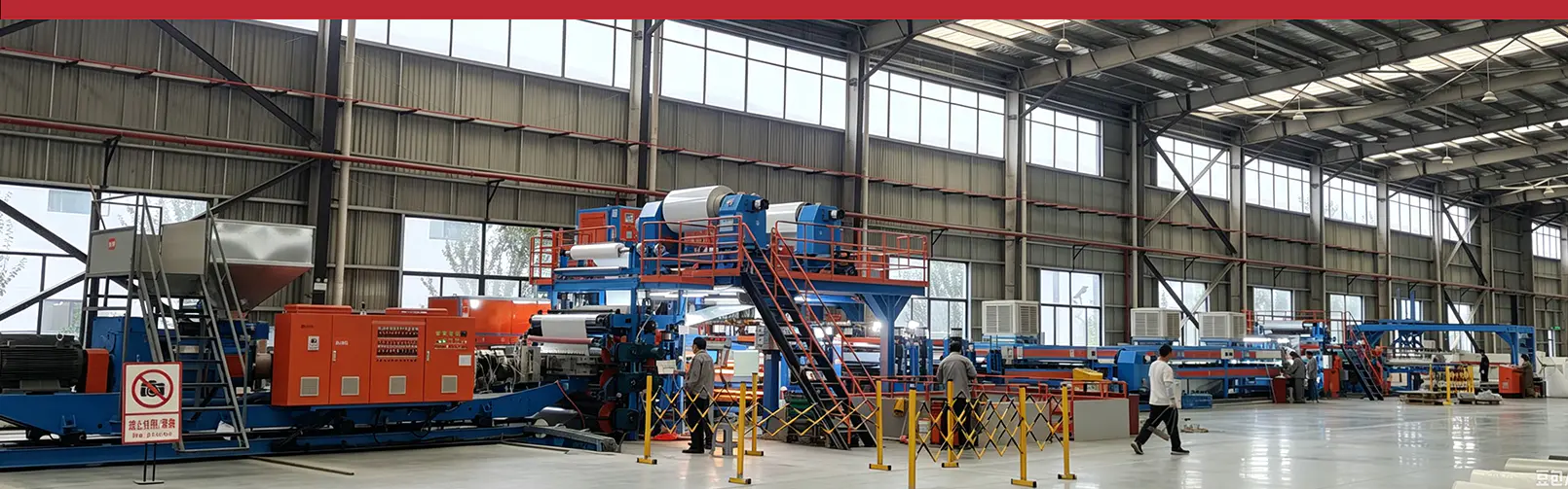 Metallo non combustibile A2 ad assorbimento d'acqua zero di tipo estruso (alluminio) Linea di produzione di pannelli compositi